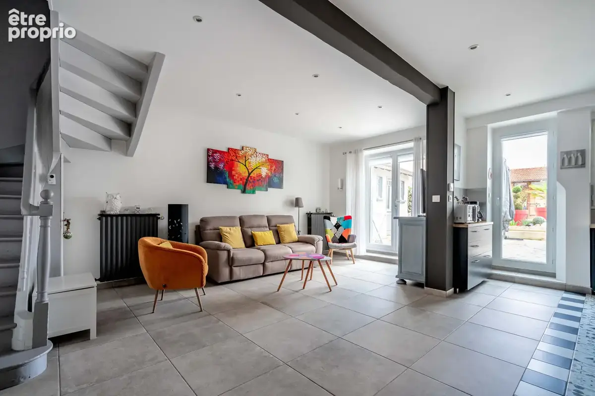 Maison de ville 10 pièces 320 m2 implantée sur sa parcelle de 494 m2 - photo 1