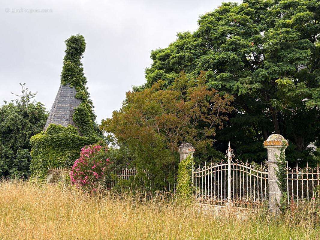 Château confidentiel à Massugas, dominant les côteaux, entre Pellegrue et Sauveterre de Guyenne - photo 4
