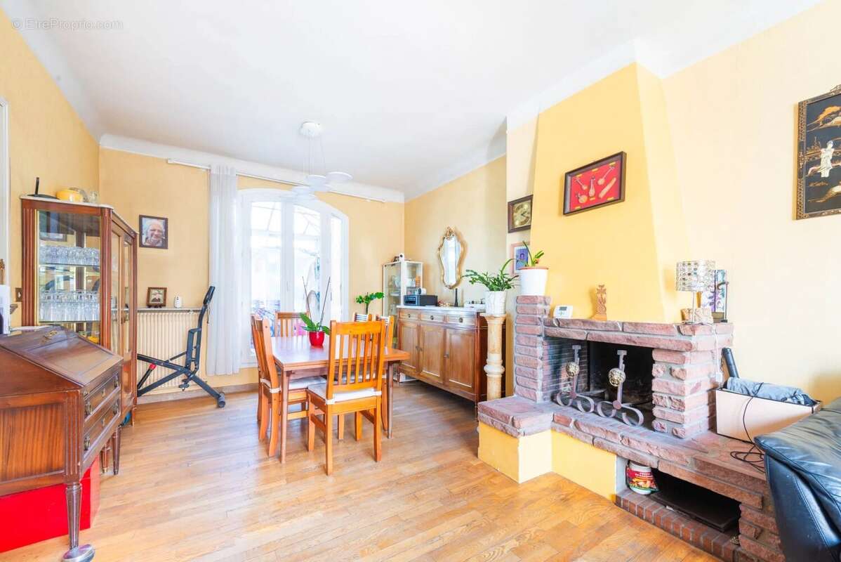 Maison à ISSY-LES-MOULINEAUX