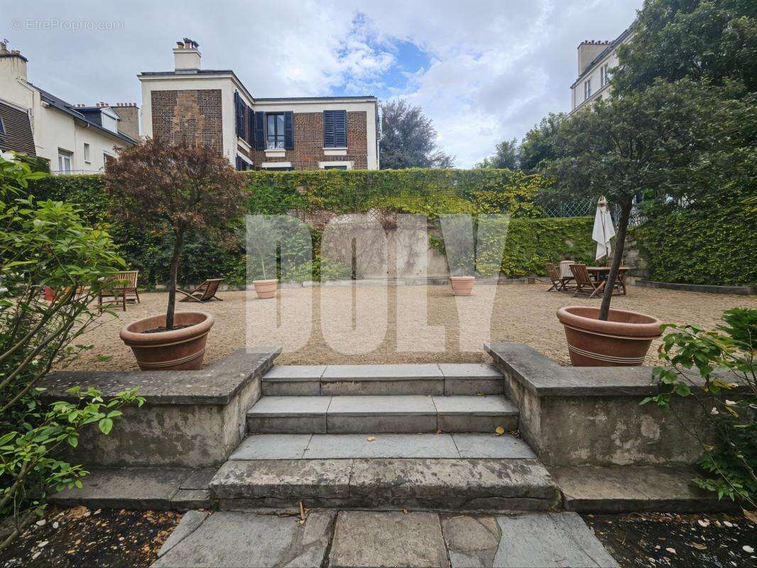 Appartement à NEUILLY-SUR-SEINE