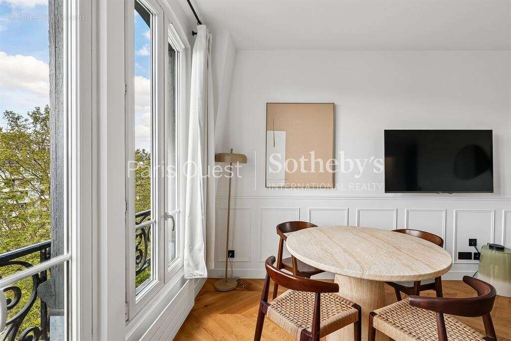 Appartement à PARIS-17E