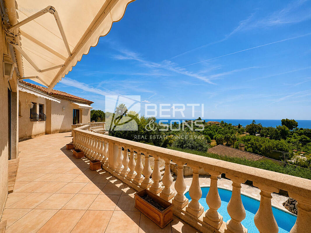 Photo Maison à Mandelieu-La-Napoule au prix de 1 370 000€