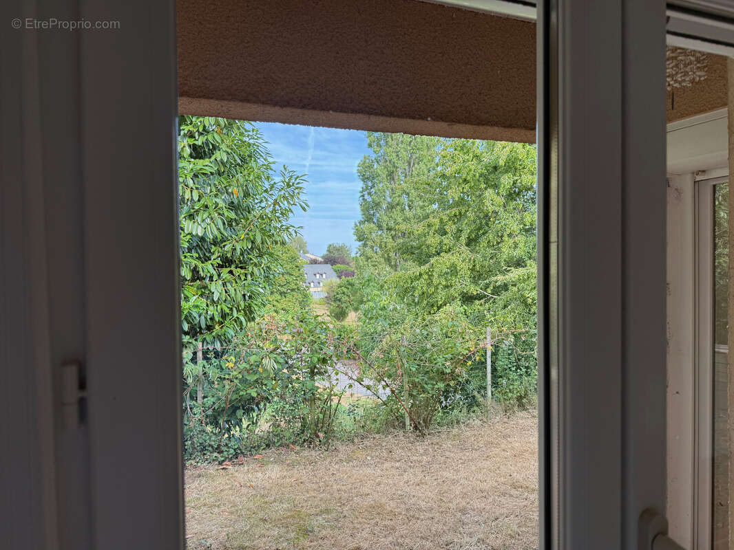 Auv 1222 : Maison de 1979, Pionsat à distance de marche, quartier arboré - photo 32