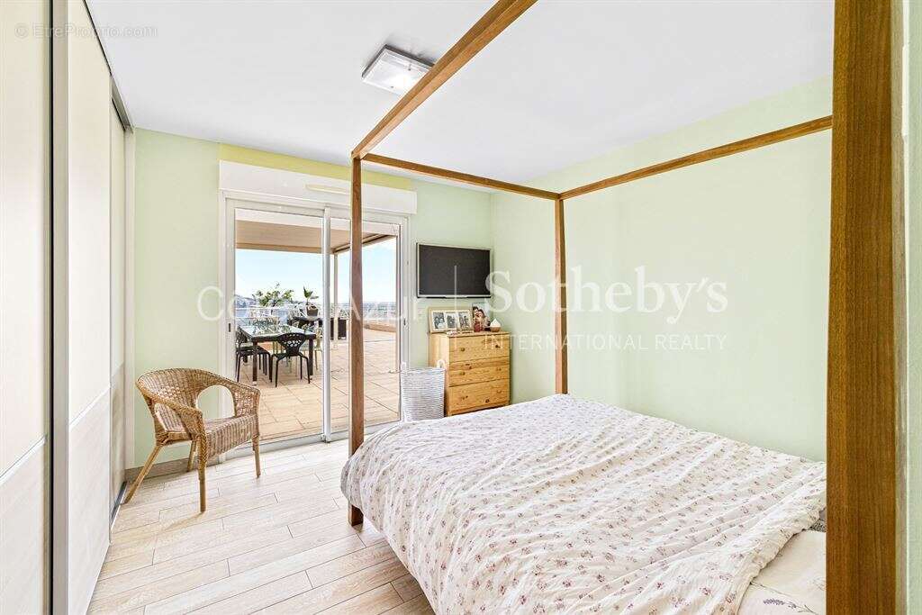 Duplex avec jardin, piscine et vue panoramique sur la mer sur les hauteurs de Nice - photo 12