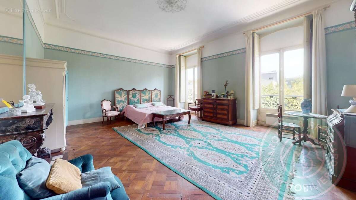 Pau centre  – appartement de 196 m² - parking privatif - photo 7