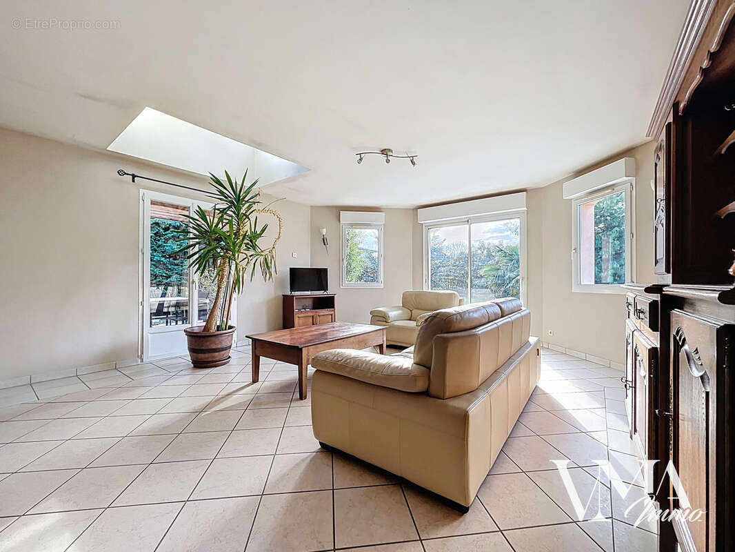 Maison à GREZIEU-LA-VARENNE