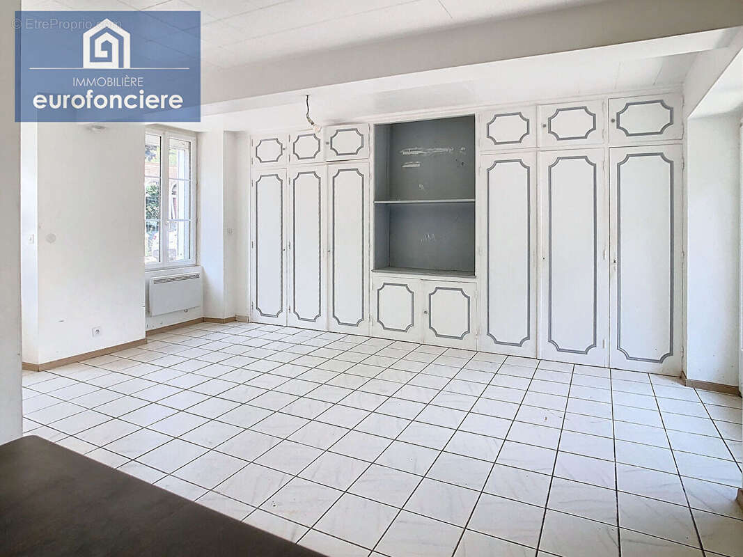 Ensemble immobilier avec local commercial et appartement  ? Fort potentiel - photo 4