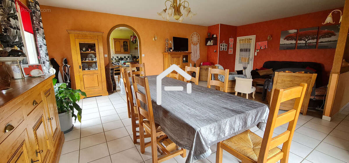 Maison à ARNAC-POMPADOUR