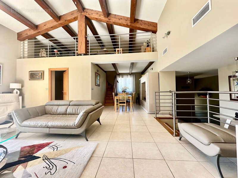 AIX EN PROVENCE LA DURANNE - Maison 159M2 -Double garage 80m2 -T3 50m2 - Terrain 1236m2 - photo 7
