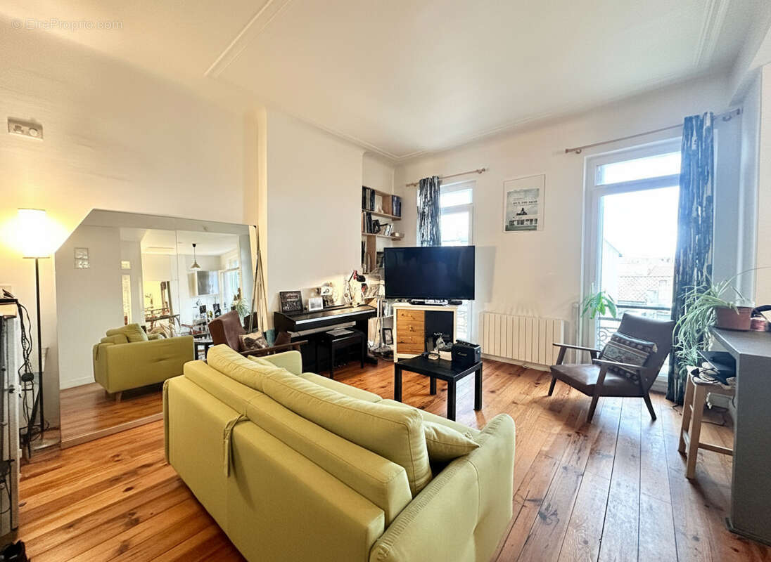 Appartement à MARSEILLE-5E