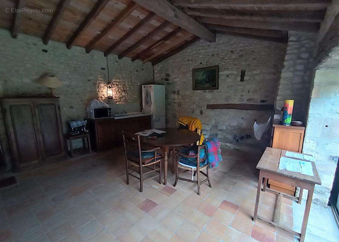 Maison à TALMONT-SUR-GIRONDE