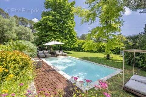 Maison 245 m² à Valbonne  - photo 2