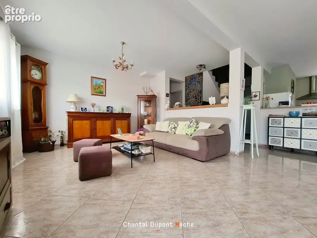 CHAMPHOL - Jolie maison traditionnelle, 4 chambres, vie de plain-pied, garage et jardin - photo 3