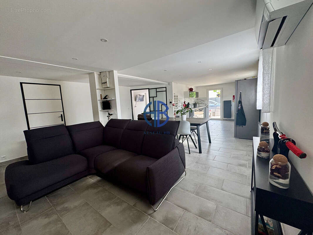 Maison à SERRIERES-DE-BRIORD