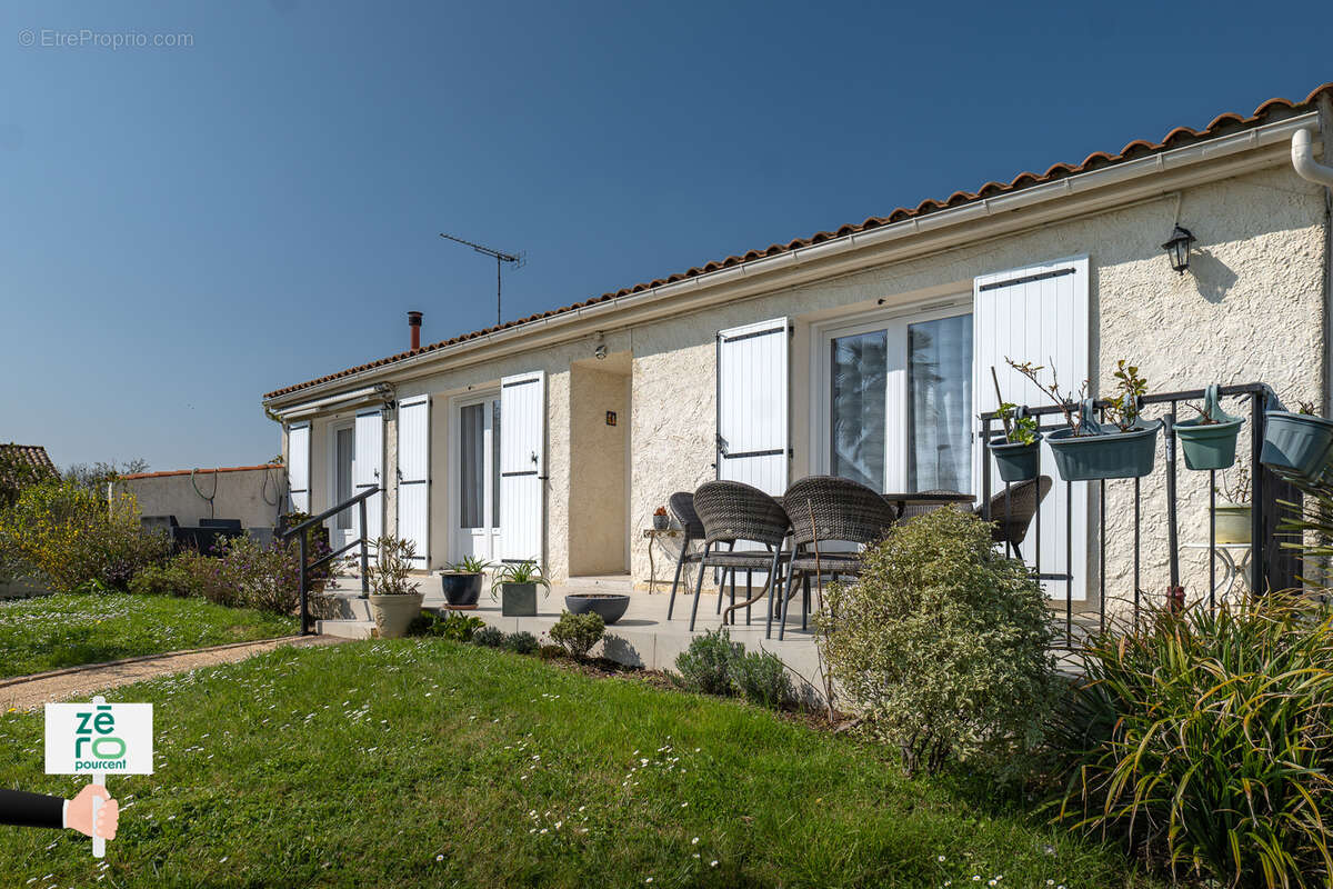 Maison à LES MAGNILS-REIGNIERS