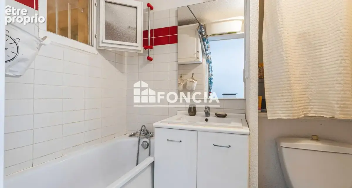 T2 en rez-de-jardin avec piscine – box en sous sol- à 800 m des plages - photo 7