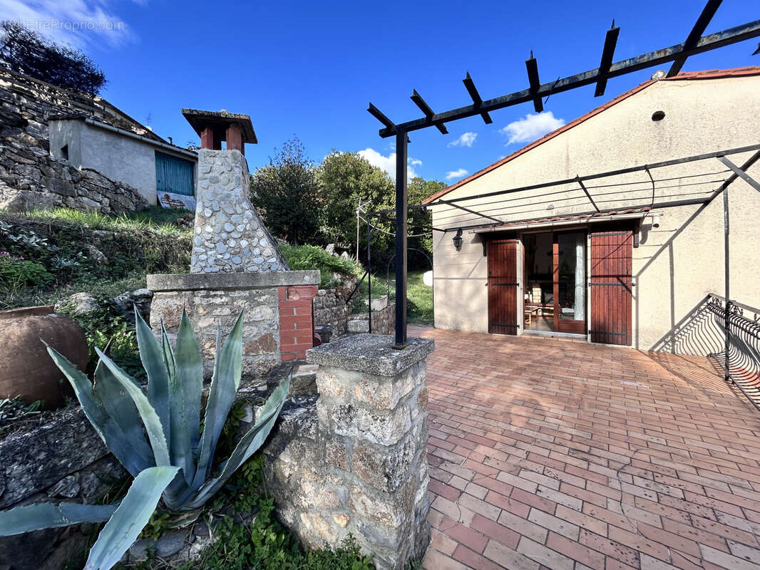 Maison à BEZ-ET-ESPARON