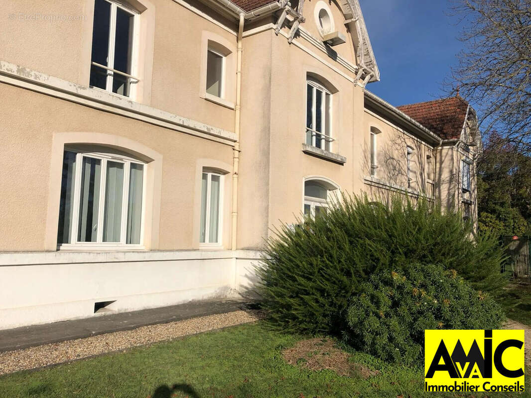 Commerce 650 m² à Bazet  - photo 3
