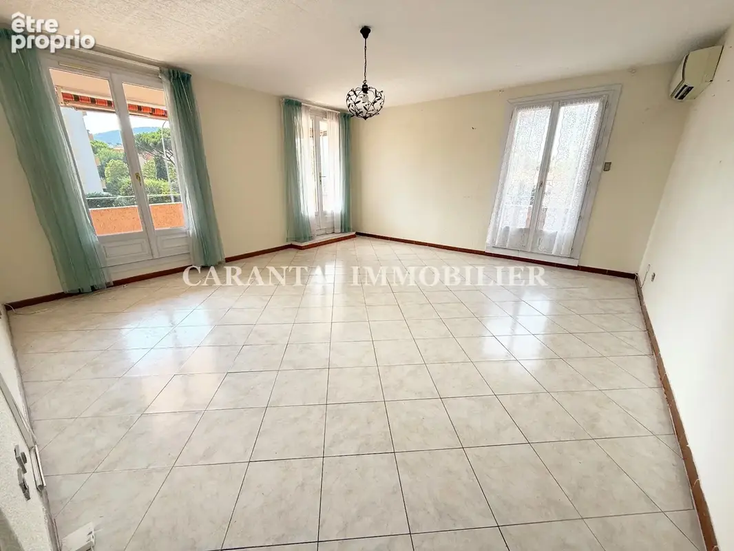 Appartement T3 d’angle à rénover avec cave et parking   Centre-ville de Sainte-Maxime - photo 3