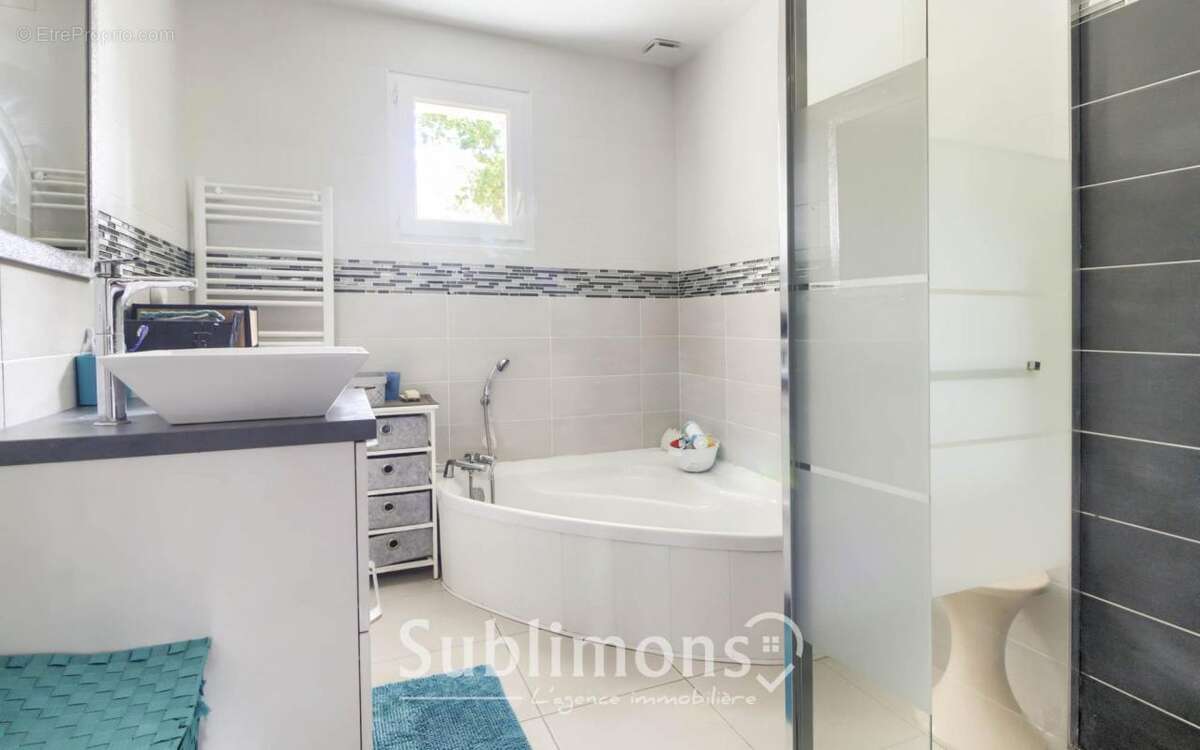 Maison à LA CHAPELLE-DES-MARAIS