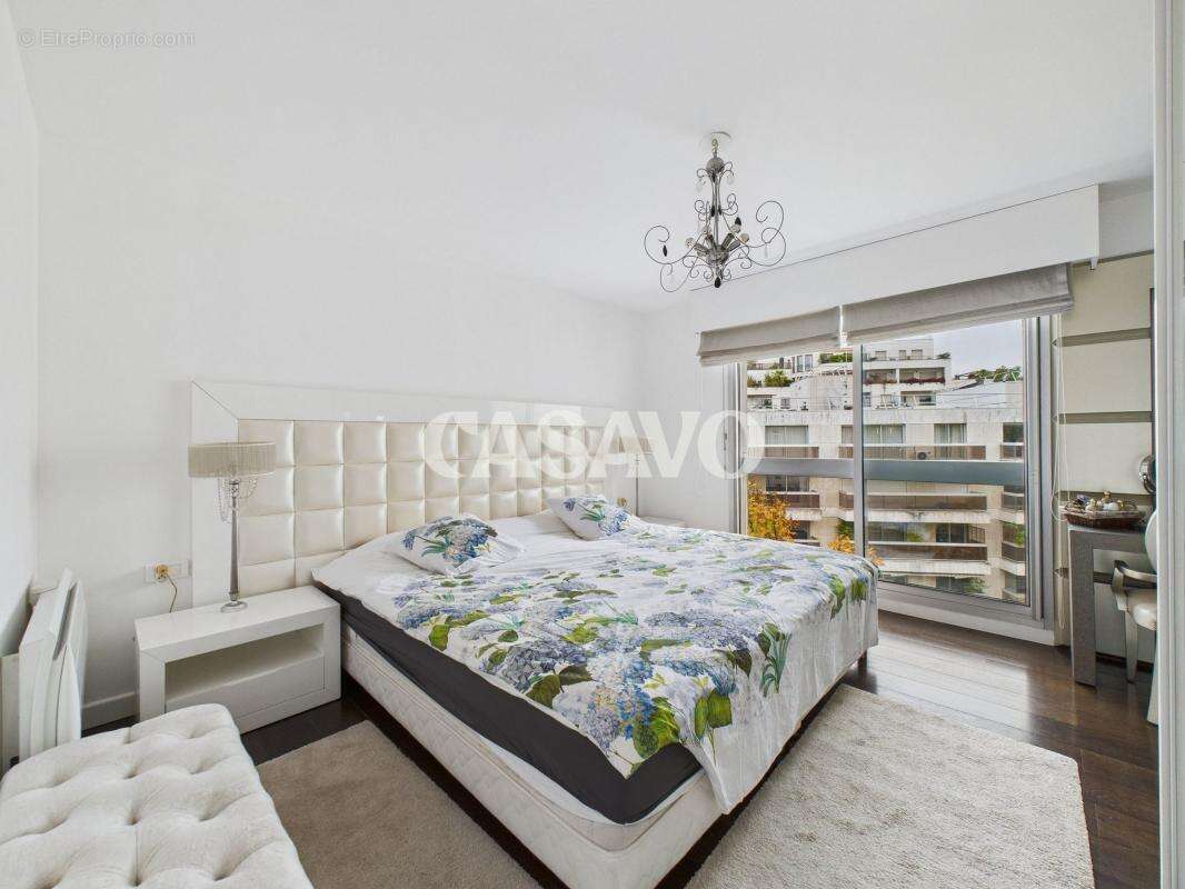 Appartement à NEUILLY-SUR-SEINE