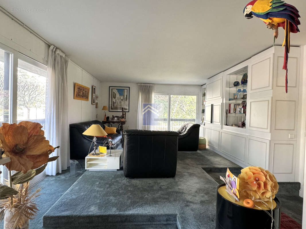 Appartement à COURBEVOIE