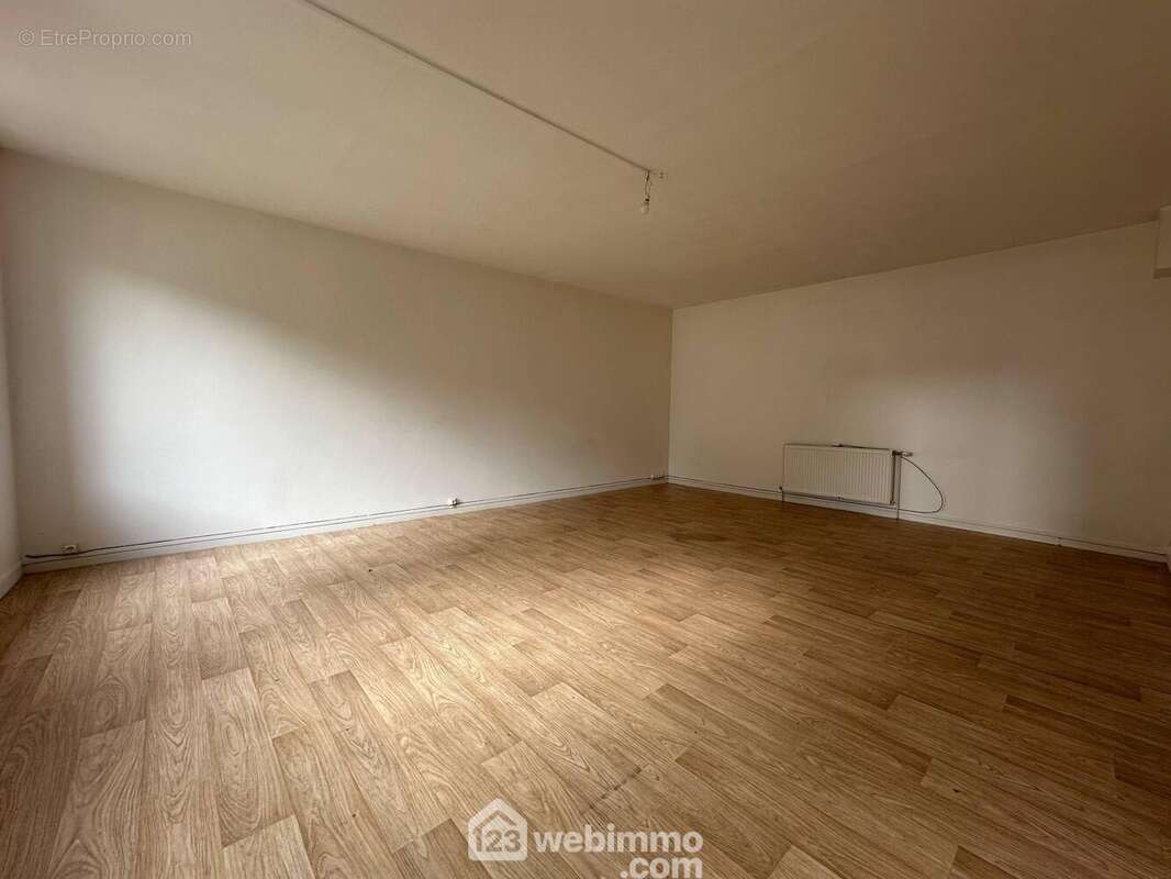 Toutes les fenêtres sont en double vitrage - Maison à MAUREGNY-EN-HAYE