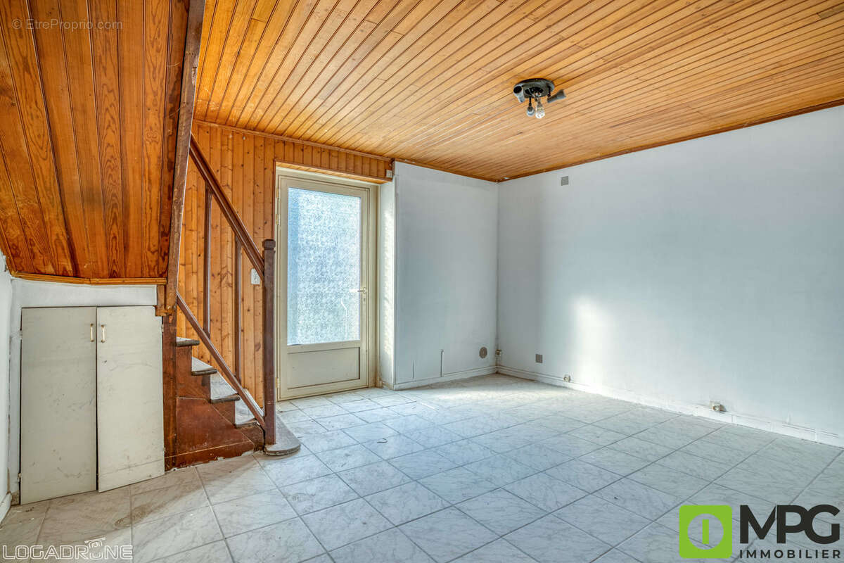 A fumel, ensemble immobilier avec deux appartements et un garage - photo 3