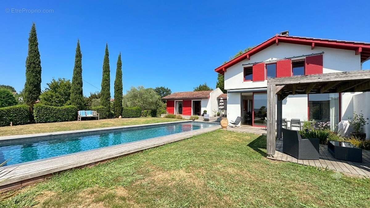 Arcangues  villa  d'architecte  vue panoramique sur les pyrénées - photo 3