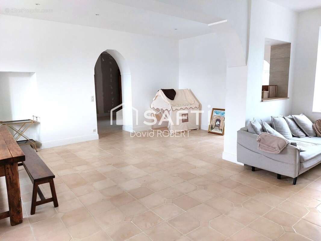 Maison 830 m² à Courcay  - photo 5