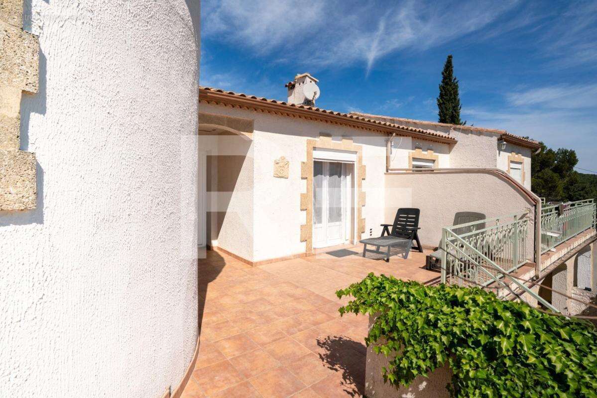 Appartement t4 avec terrasse , petit jardin et parking - photo 2