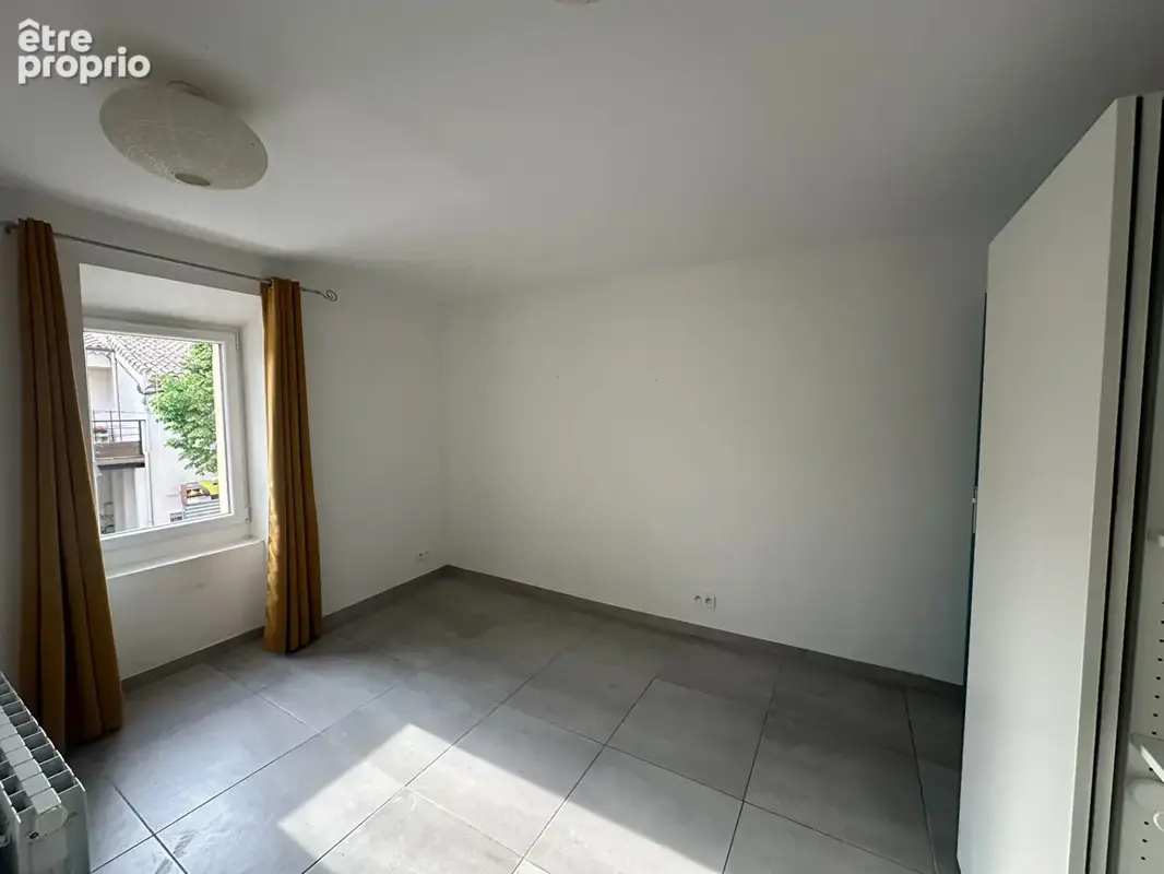 Vente Venelles centre LC Gestion vous propose  en exclusivité un appartement de type 2 de 63m² avec jardinet et abri. - photo 5