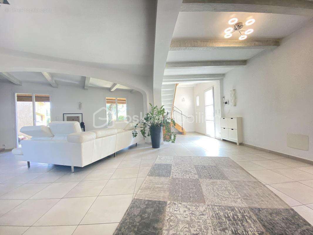 Maison à POURRIERES