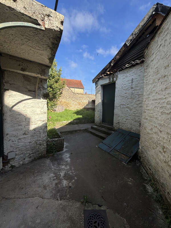 CHATILLON SUR SEINE  (21) maison R + 1 au centre ville , 90M2 avec terrain de 200m2 -atelier -caves - photo 3