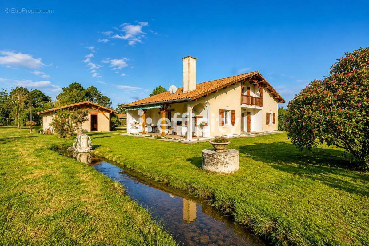 Maison à SALLES