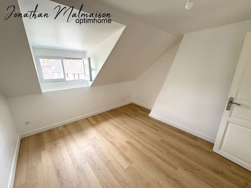 Appartement à RUGLES