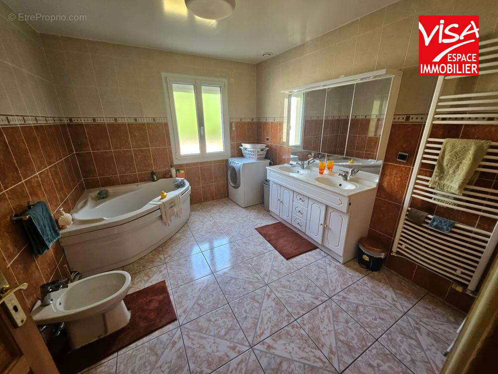 À VENDRE   Belle villa d’environ 200 m2 sur un terrain de 1 000 m2 - photo 3