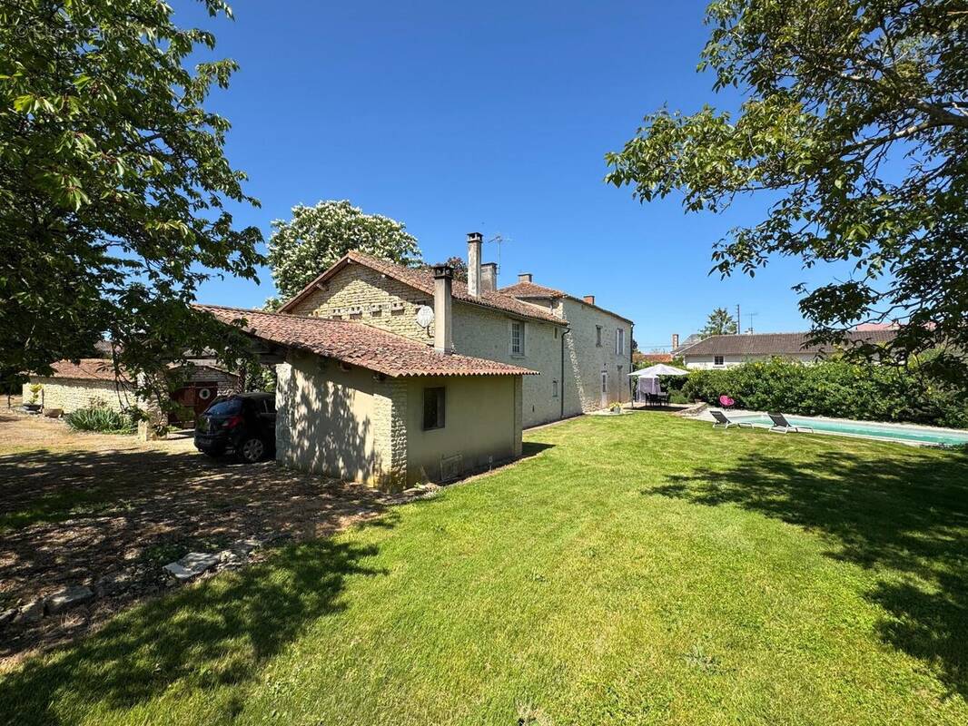 Photo 1 - Maison à VOUZAILLES