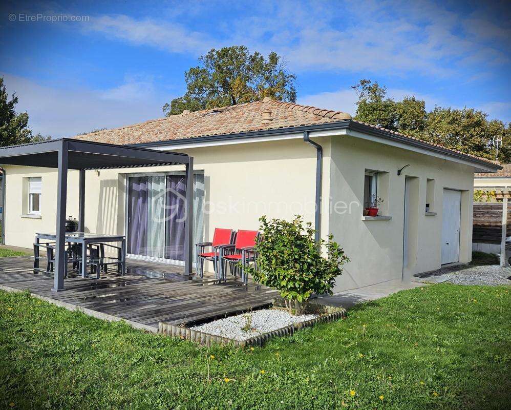 Maison à PARENTIS-EN-BORN