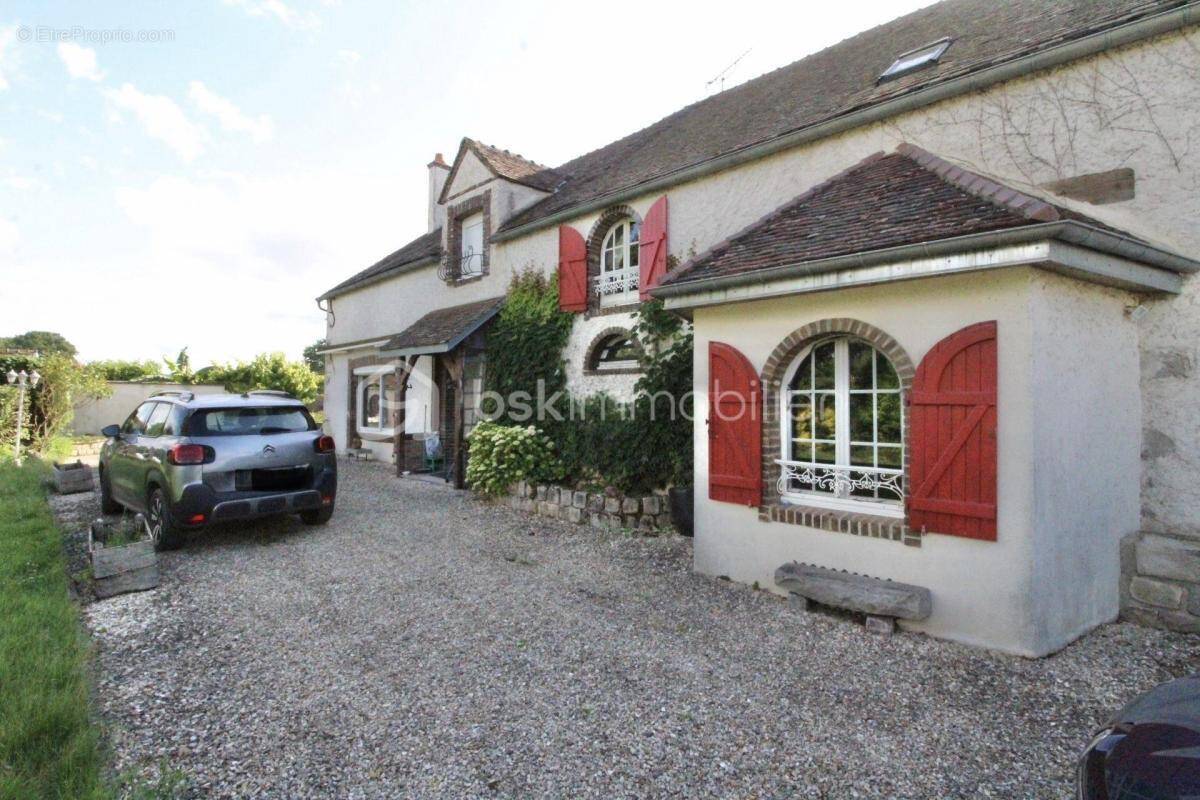 Maison à EGRISELLES-LE-BOCAGE