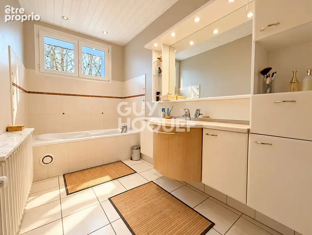 Ecole Valentin, maison 6 chambres, terrain 26 ares - photo 17