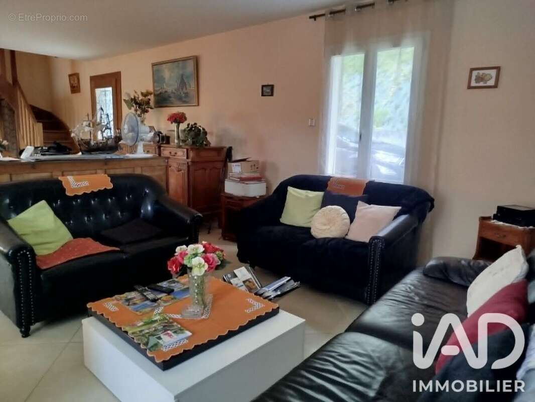 Maison 214 m² à Beaumont-Le-Roger  - photo 2