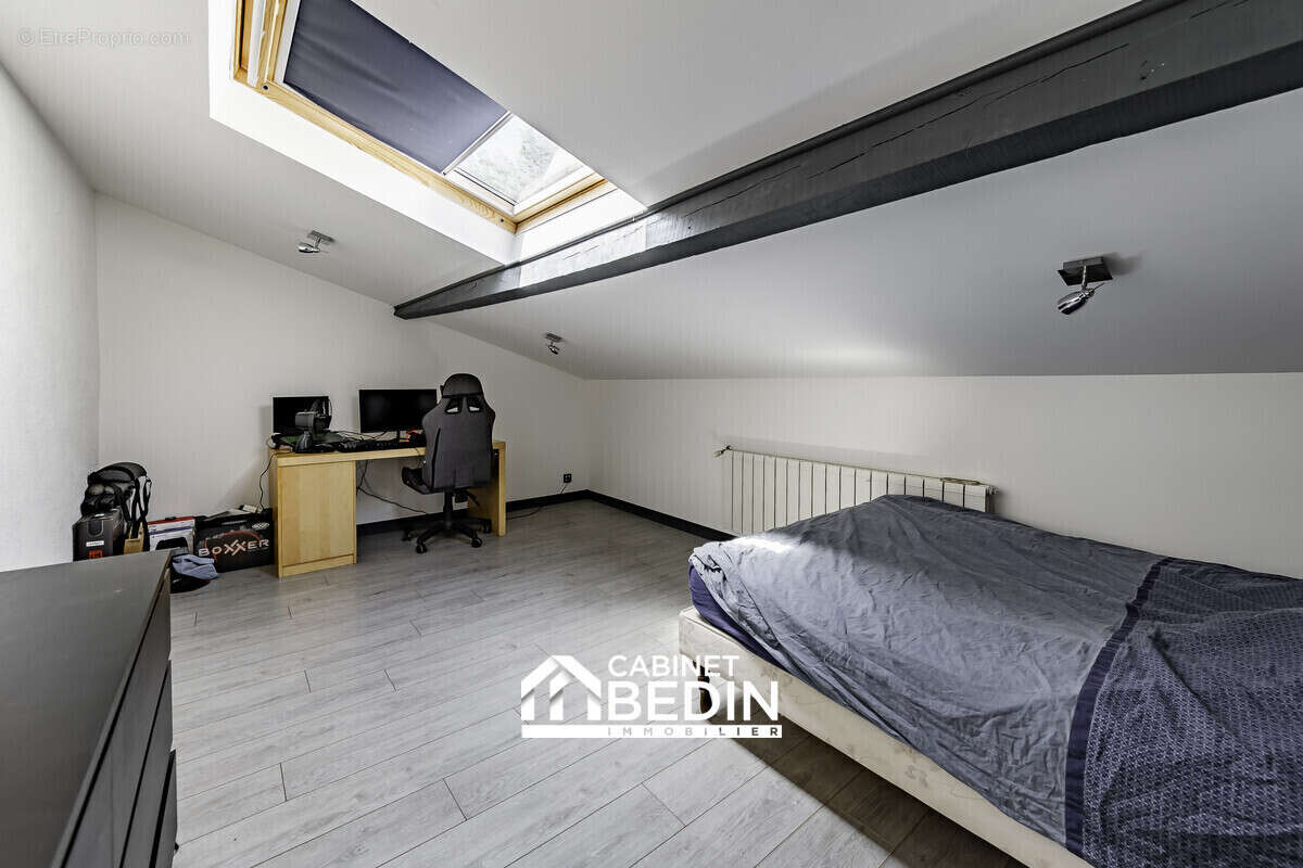 Maison 184 m² à Bourg  - photo 6