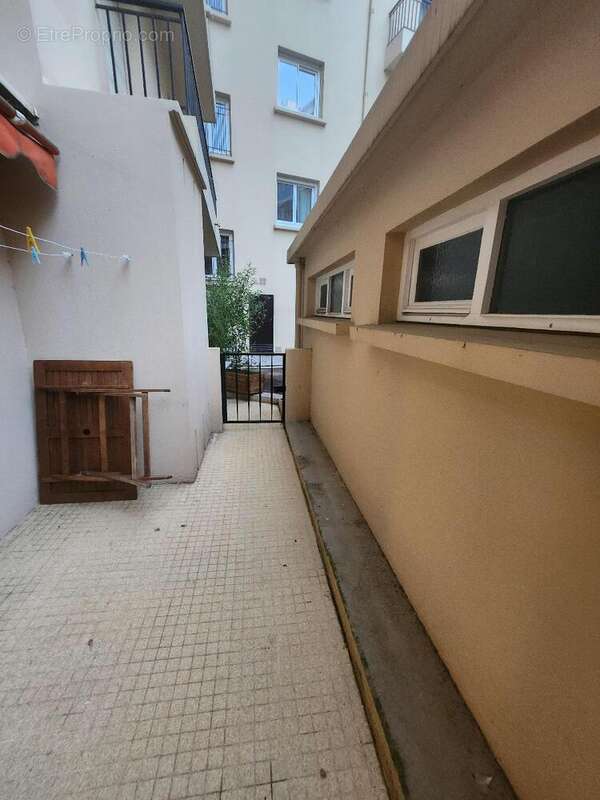   - Commerce à ANTIBES