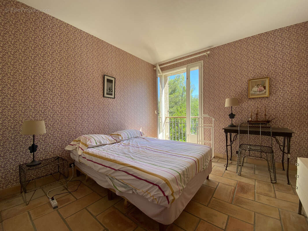 Maison à LE REVEST-LES-EAUX