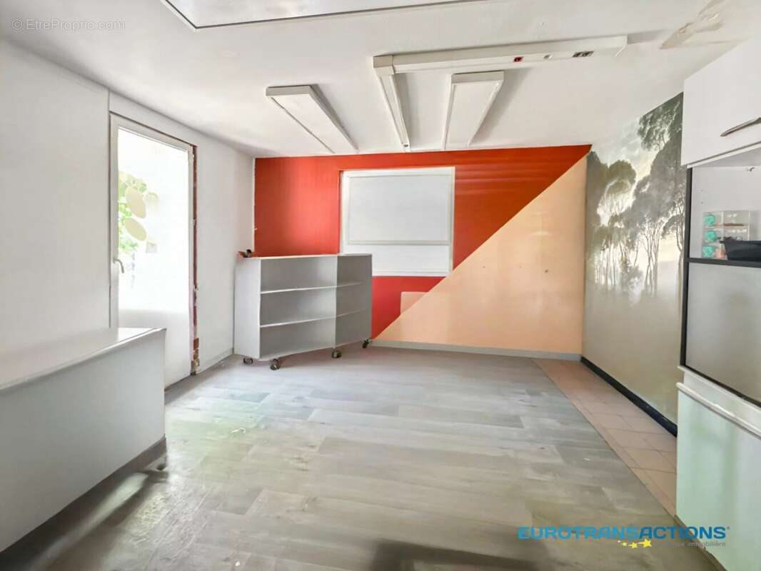 Local commercial avec vitrine – 70 m² – Zone commerciale Schweighouse - photo 2