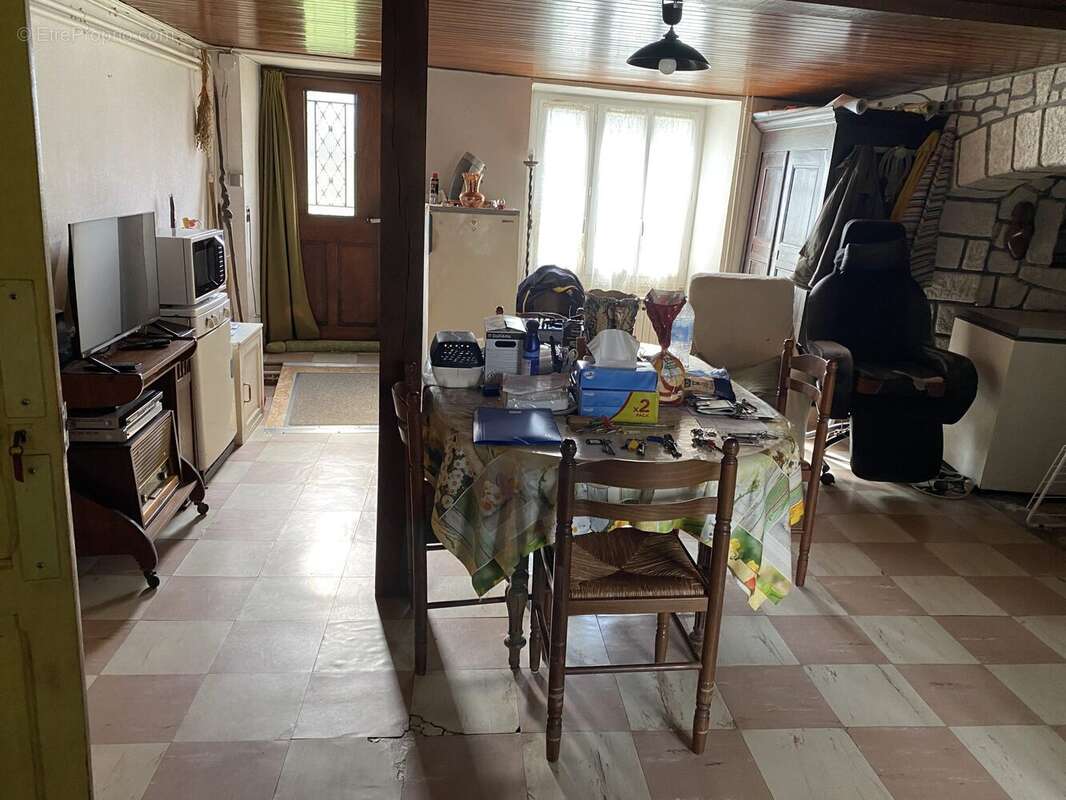 Maison à EYMOUTIERS