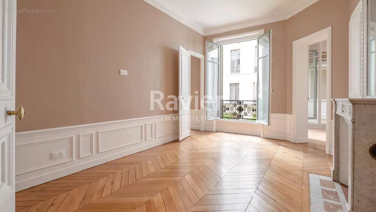 Appartement à PARIS-17E