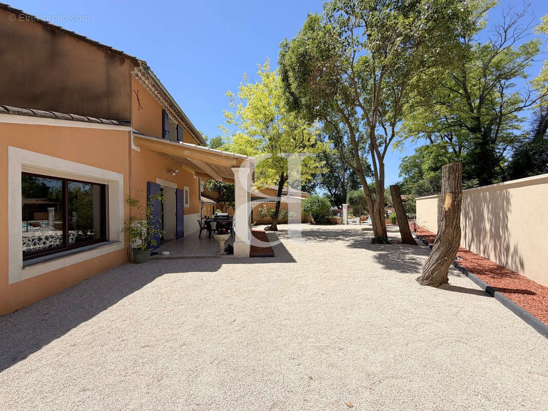 Maison 220 m² à L'isle-Sur-La-Sorgue  - photo 7
