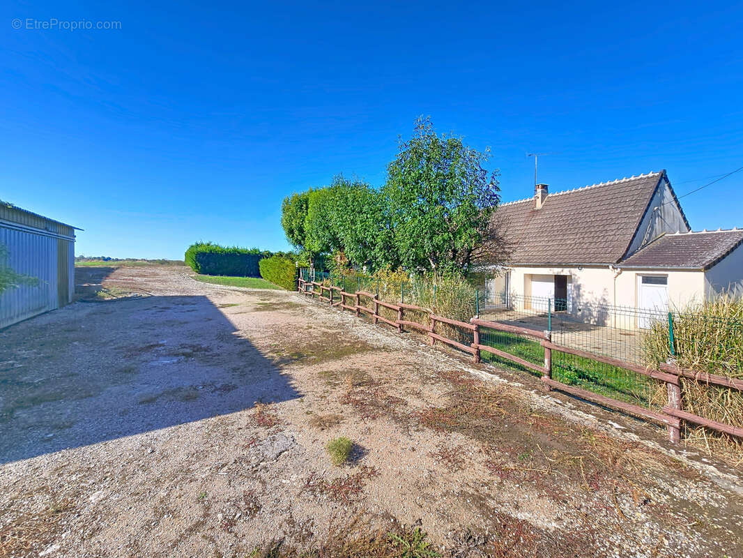 Propriété agricole avec maisons, dépendances, prairies et terres agricoles   Cher (18), proche Champagne berrichonne - photo 5